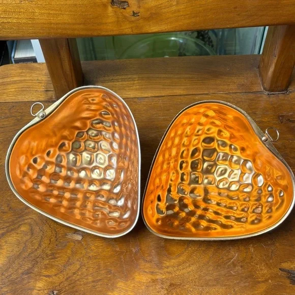 Set of 2 copper tone aluminum strawberry shaped jelly molds 4 cup capacity - Picture 7 of 10